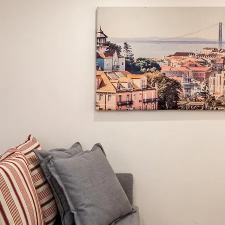 Lägenhet Cozy In Lisbon's Center!